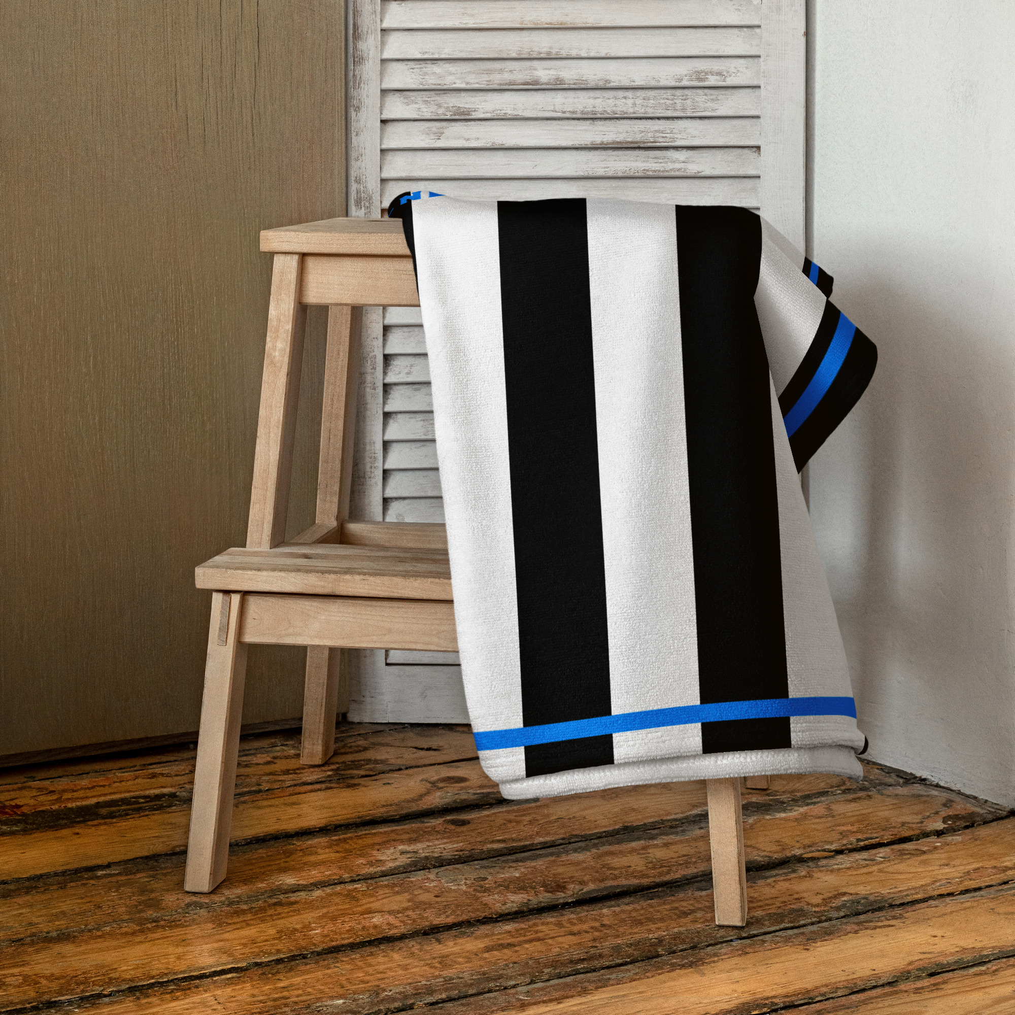 Newcastle Magpies | Newcastle Football Fan Towel - Image 2