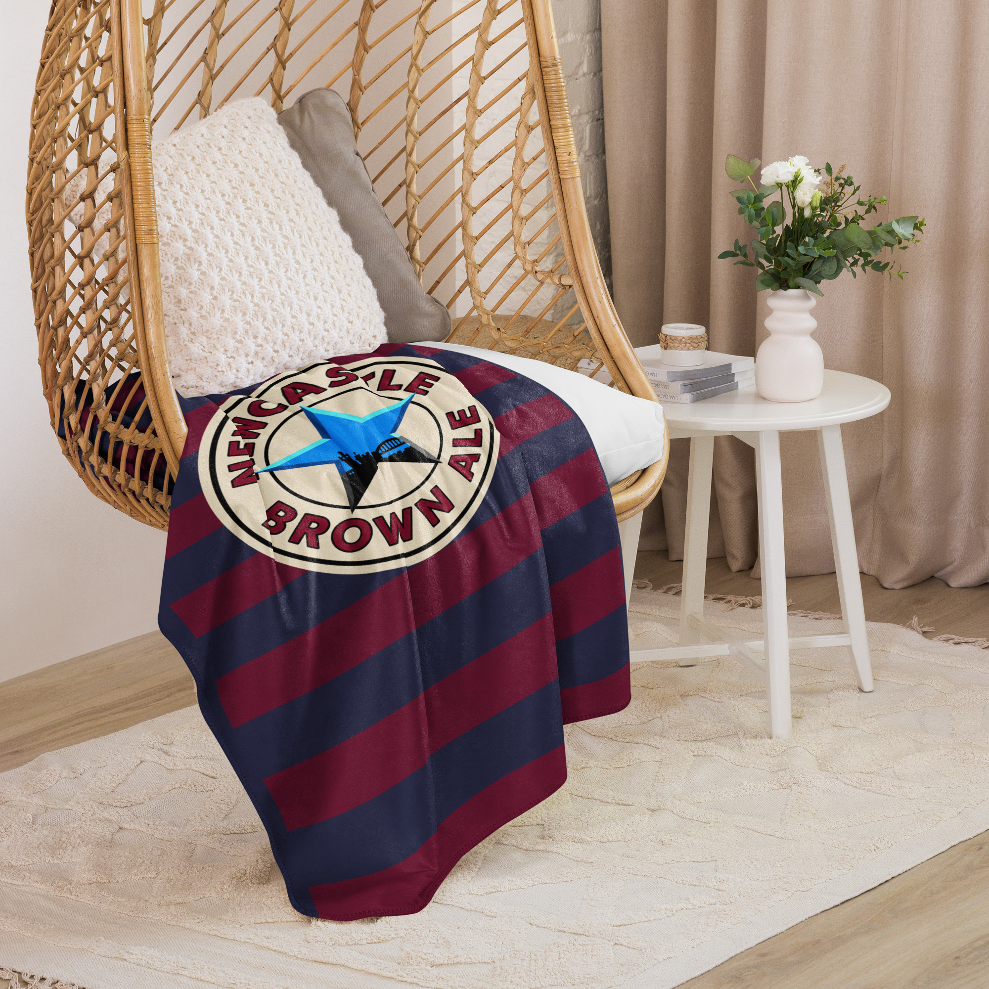 Newcastle Brown Ale Howay The Lads Sherpa Blanket - Image 6